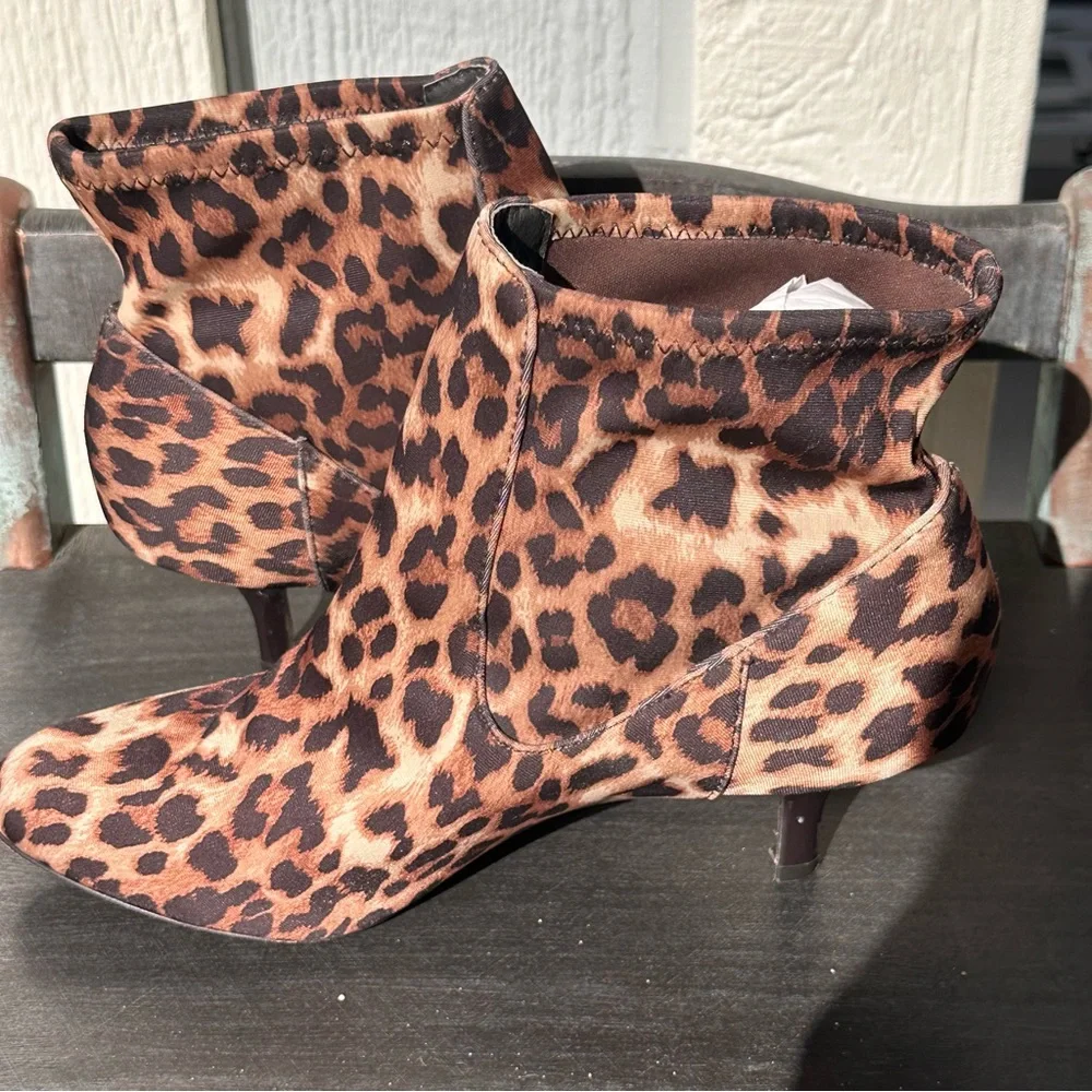 Donald J Pliner Vintage Y2K Vero Cuoio Leopard 3” Kitten Heel Booties Boots 8